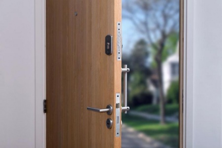 Une porte d'entr&eacute;e bien pos&eacute;e &agrave; Soissons renforce l'isolation et la s&eacute;curit&eacute; du logement